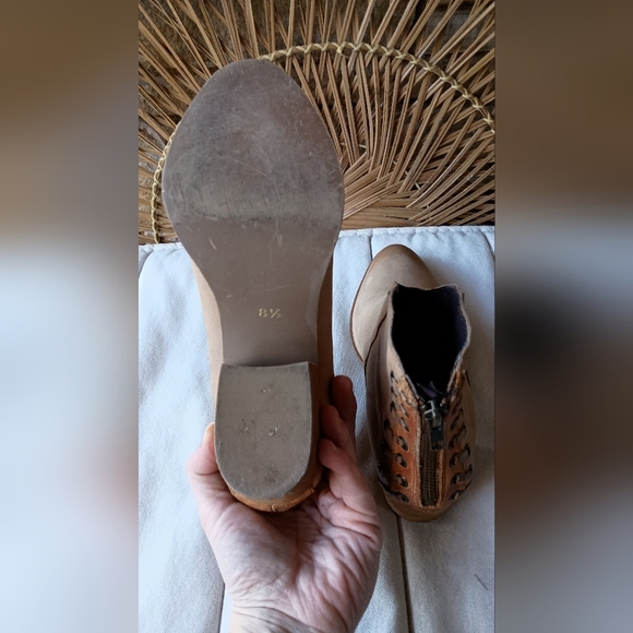 Journee Collection Womens ARIKA Tan Ankle Booties Shoes 8.5 - Picture 4 of 6